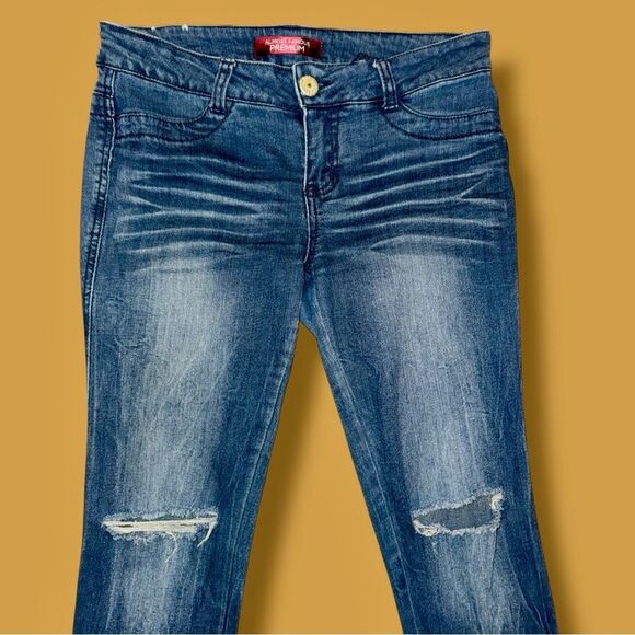 Almost Famous Premium Jeans Skinny Distressed Streetwear Baddie Junior’s Size 7 - Picture 14 of 16